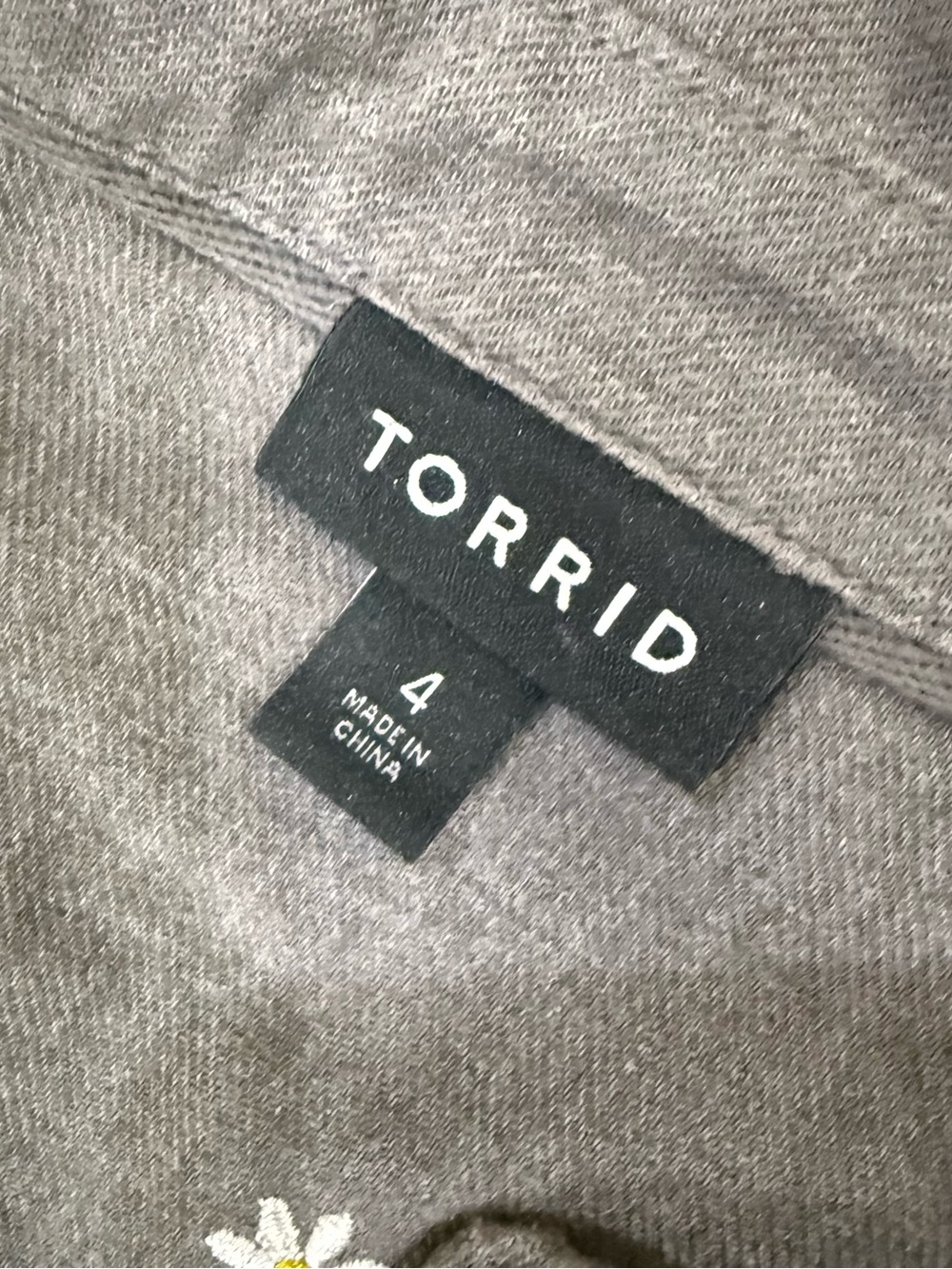 torrid Charcoal Gray Button-Up Shirt with White Daisy Detail - Picture 2 of 4